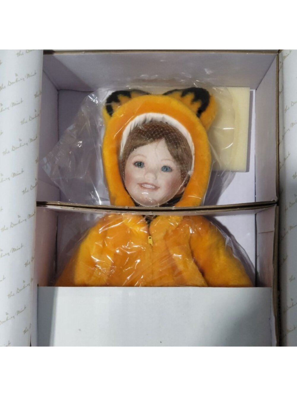 Danbury Mint Trick or Treat Garfield Porcelain Doll 1996 NIB - Picture 5 of 11